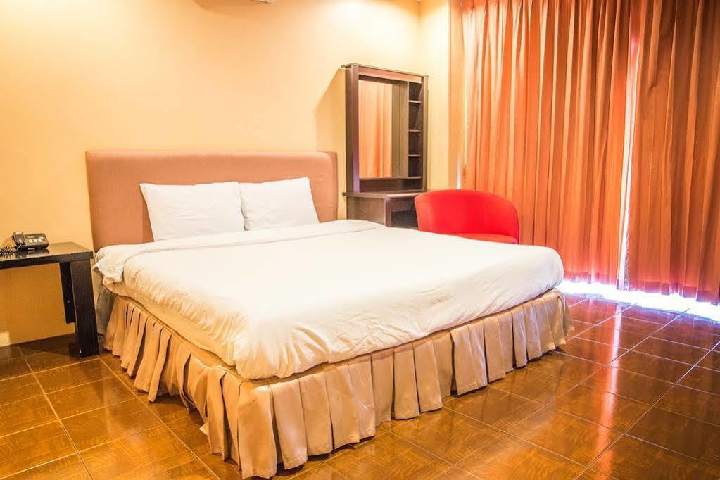Fnb Hotel Central Паттая Екстер'єр фото